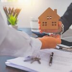 Află, pas cu pas, cum poți cumpăra o locuință cu credit ipotecar — etapele, documentele necesare și ce să verifici înainte de semnare.